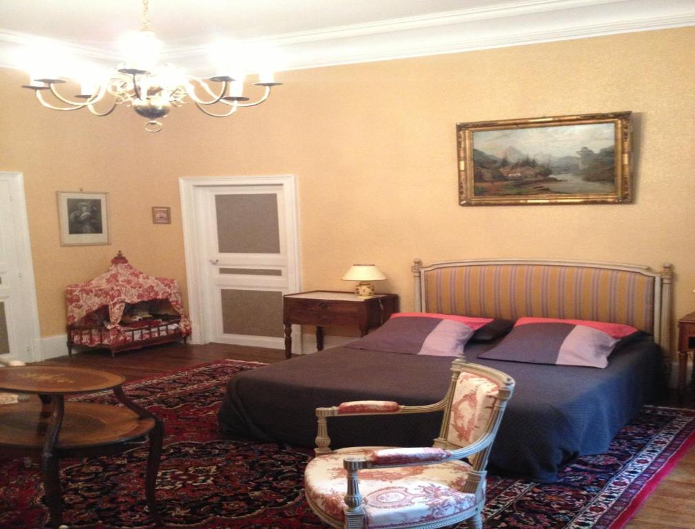 Château de Villars Villeneuve-sur-Allier Quarto foto