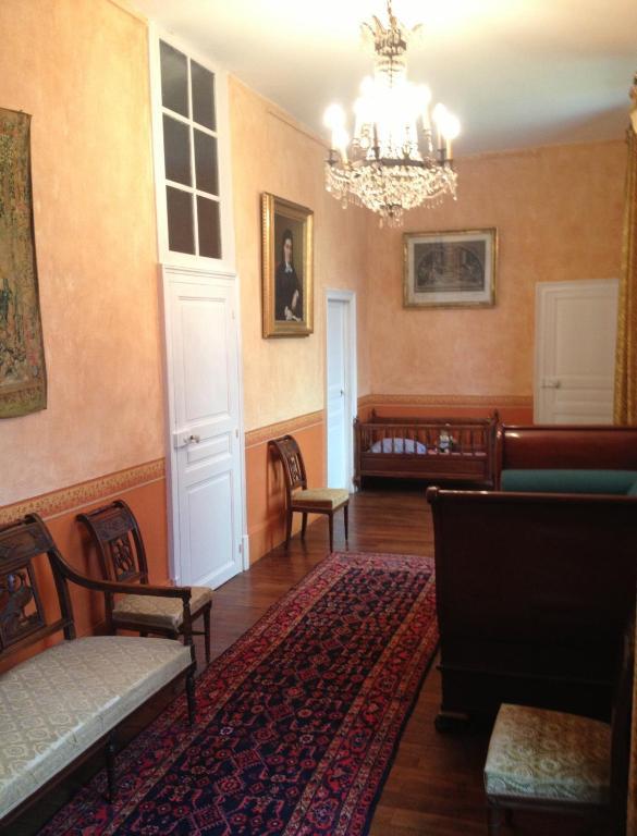 Château de Villars Villeneuve-sur-Allier Quarto foto
